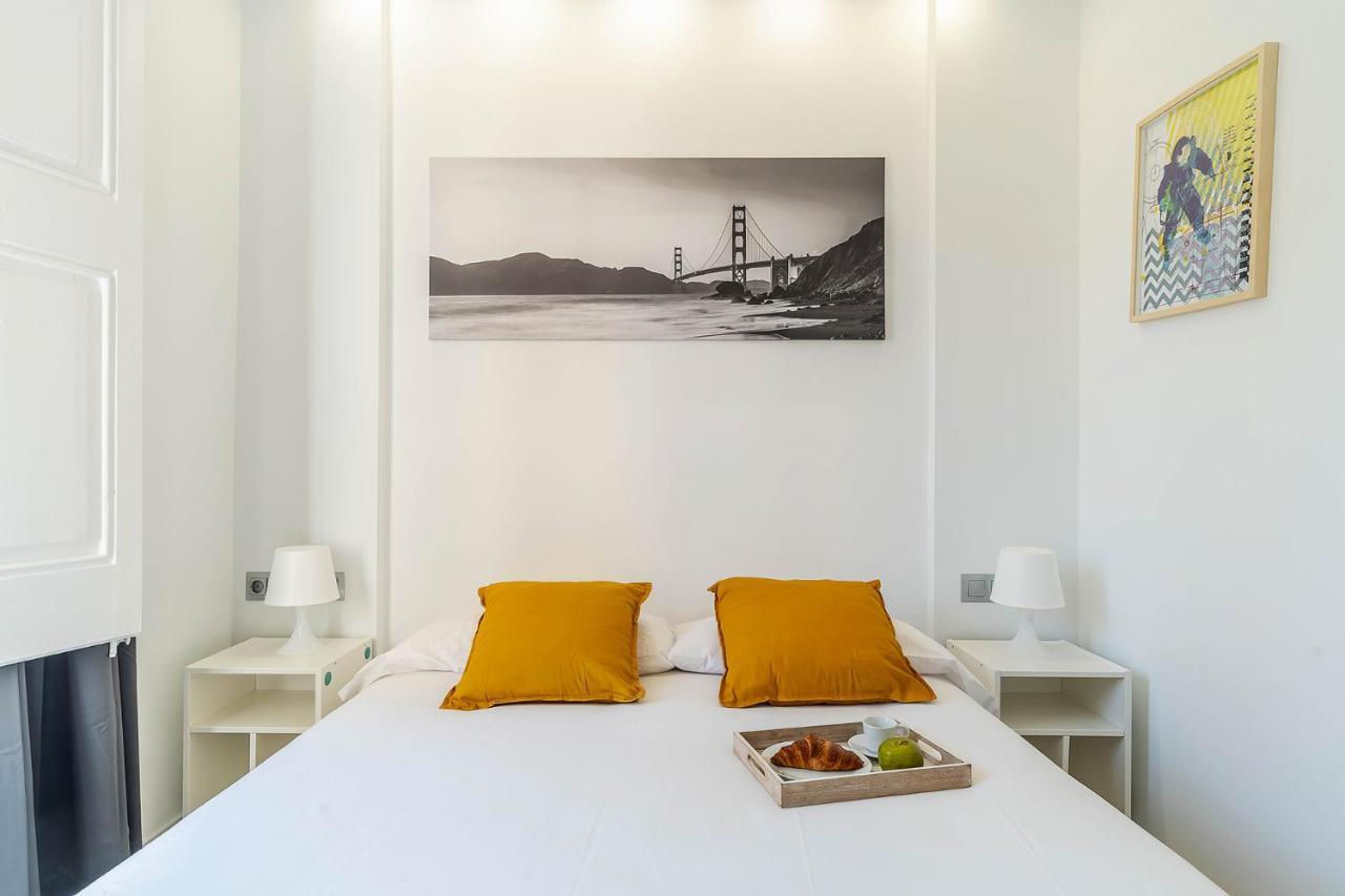Ab Poble Sec Apartment Barcelona Bagian luar foto